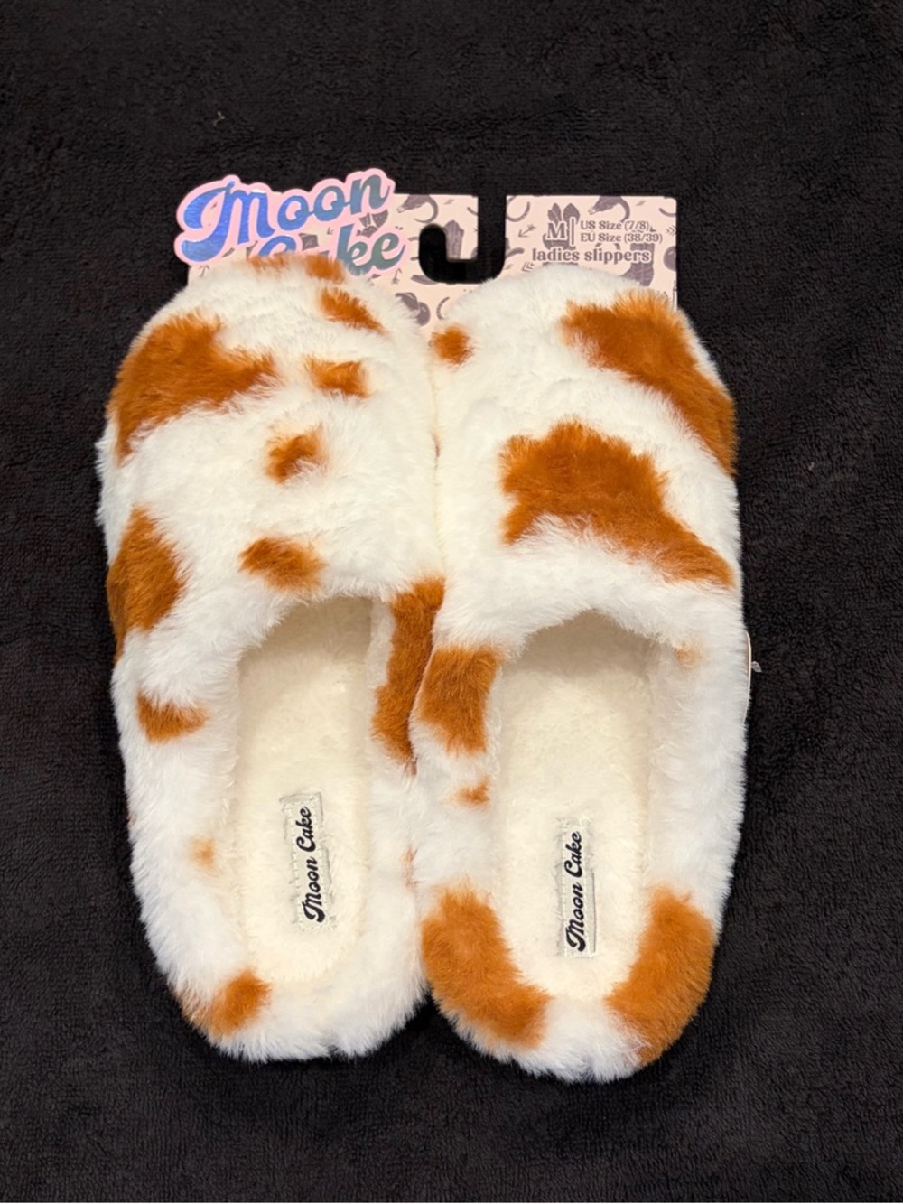 NWT Cute Cowhide Pattern White & Brown Fuzzy Slide Slippers Size M 7 / 8 - Picture 3 of 7